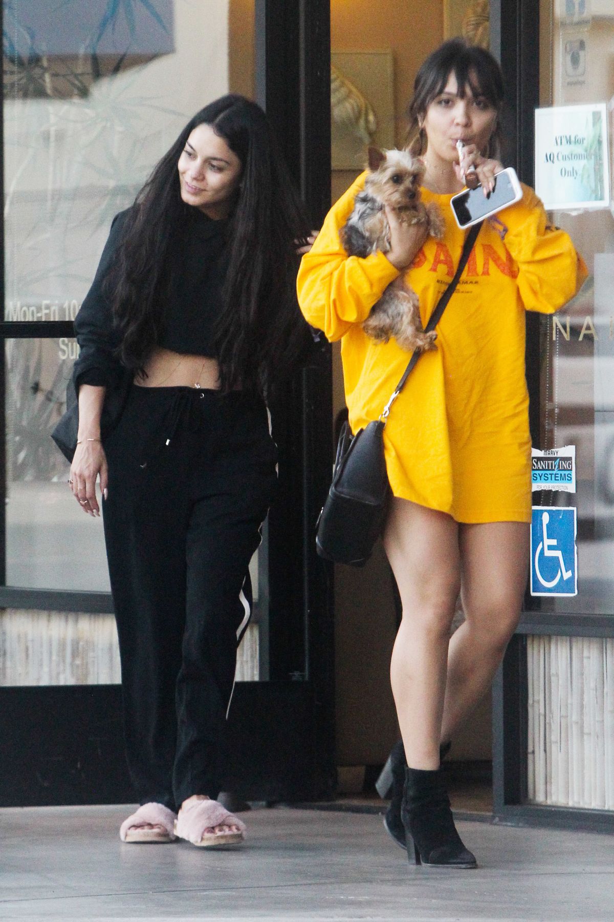 VANESSA and STELLA HUDGENSat a Nail Salon in Los Angeles 04/25/2017 VANESSA and STELLA HUDGENSat a Nail Salon in Los Angeles 04/25/2017