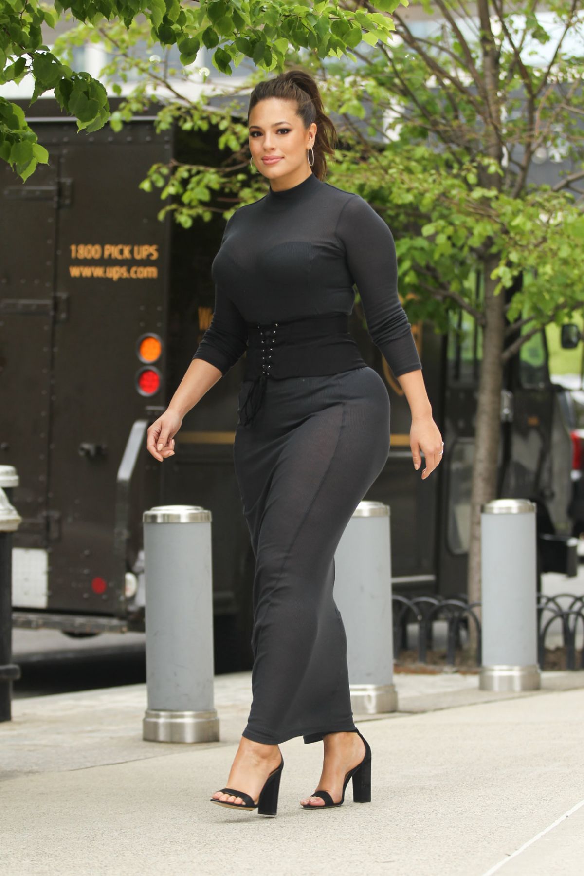 ASHLEY GRAHAM Leaves Time Inc. Building in New York 05/09/2017 – HawtCelebs