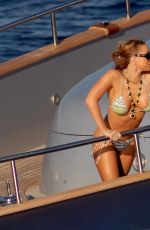 Best from the Past - MARIAH CAREY in Bikini at a Boat in Capri 07/07/2007