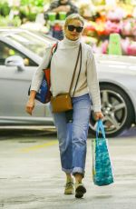 CAMERON DIAZ Shopping at Whole Foods in Beverly Hills 05/17/2017