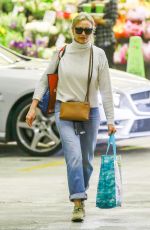 CAMERON DIAZ Shopping at Whole Foods in Beverly Hills 05/17/2017