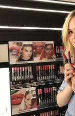 ELLE FANNING at L