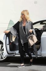 GOLDIE HAWN Out Shopping in Brentwood 05/12/2017