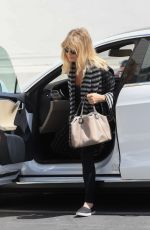 GOLDIE HAWN Out Shopping in Brentwood 05/12/2017