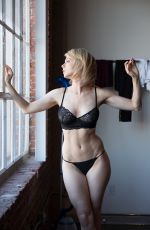 ILIZA SHLESINGER on the Set of a Photoshoot