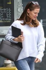 JENNIFER GARNER Leaves a Hair Salon in Brentwood 05/25/2017