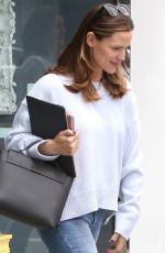 JENNIFER GARNER Leaves a Hair Salon in Brentwood 05/25/2017