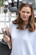 JENNIFER GARNER Leaves a Hair Salon in Brentwood 05/25/2017