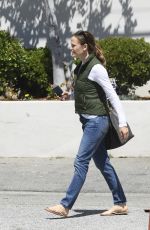 JENNIFER GARNER Out and About in Brentwood 05/13/2017