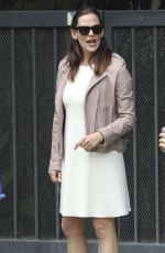 JENNIFER GARNER Out and About in Pacific Palisades 05/14/2017
