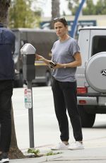 JENNIFER GARNER Out Shopping in Los Angeles 05/05/2017