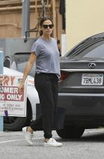 JENNIFER GARNER Out Shopping in Los Angeles 05/05/2017