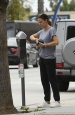 JENNIFER GARNER Out Shopping in Los Angeles 05/05/2017