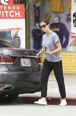 JENNIFER GARNER Out Shopping in Los Angeles 05/05/2017