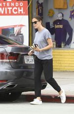 JENNIFER GARNER Out Shopping in Los Angeles 05/05/2017