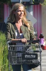 JULIE BENZ Shopping at Bristol Farms in Beverly Hills 05/12/2017