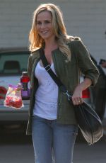 JULIE BENZ Shopping at Bristol Farms in Beverly Hills 05/12/2017