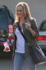 JULIE BENZ Shopping at Bristol Farms in Beverly Hills 05/12/2017