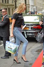 KARLIE KLOSS Arrives at Her Hotel in New York 05/01/2017