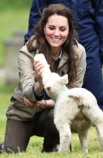 KATE MIDDLETON at Farms for City Children at Arlingham in Gloucester 03/05/2017