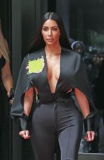KIM and KHLOE KARDASHIAN Leaves Their Hotel in New York 05/15/2017