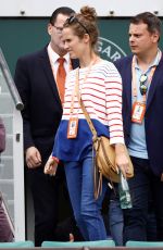KIM SEARS Watching Her Husband Andy Murray at Roland Garros in Paris 05/29/2017