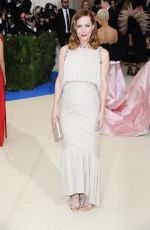 LESLIE MANN at 2017 MET Gala in New York 05/01/2017
