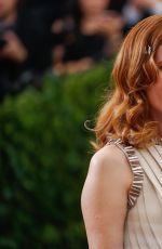 LESLIE MANN at 2017 MET Gala in New York 05/01/2017