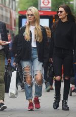 LOTTIE MOSS Shopping on Kings Road in London 05/11/2017