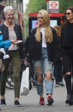 LOTTIE MOSS Shopping on Kings Road in London 05/11/2017
