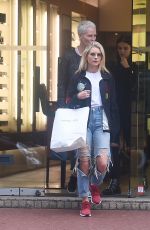 LOTTIE MOSS Shopping on Kings Road in London 05/11/2017
