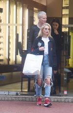 LOTTIE MOSS Shopping on Kings Road in London 05/11/2017