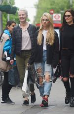 LOTTIE MOSS Shopping on Kings Road in London 05/11/2017