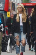 LOTTIE MOSS Shopping on Kings Road in London 05/11/2017