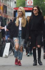 LOTTIE MOSS Shopping on Kings Road in London 05/11/2017