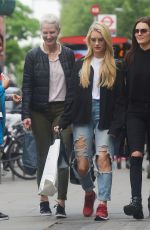 LOTTIE MOSS Shopping on Kings Road in London 05/11/2017