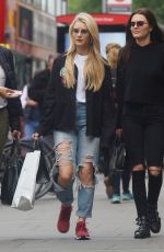 LOTTIE MOSS Shopping on Kings Road in London 05/11/2017