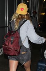 MARGOT ROBBIE Arrives at LAX Airport in Los Angeles 05/16/2017