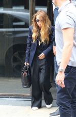 MARY-KATE and ASHLEY OLSEN Leaves Their Offices in New York 05/16/2017