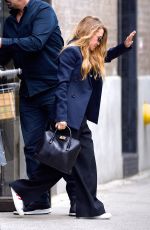 MARY-KATE and ASHLEY OLSEN Leaves Their Offices in New York 05/16/2017