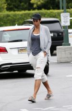 NICOLE MURPHY Out for Grocery Shopping at Bristol Farms in Beverly Hills 05/30/2017