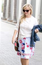REESE WITHERSPOON Out in Los Angeles 0517/2017