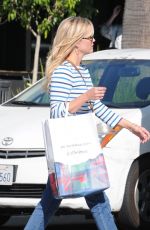 REESE WITHERSPOON Shopping at Club Monaco Beverly Drive in Beverly Hills 05/23/2017