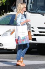 REESE WITHERSPOON Shopping at Club Monaco Beverly Drive in Beverly Hills 05/23/2017