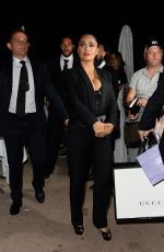SALMA HAYEK Arrivesa at Paul Allen