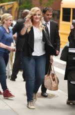 TRISHA YEARWOOD Arrives at AOL Studios in New York 05/23/2017