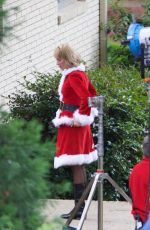 UMA THURMAN in a Santa Suit on the Set War With Grandpa in Atlanta 05/05/2017