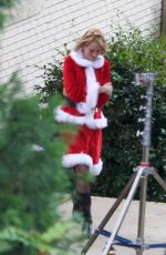 UMA THURMAN in a Santa Suit on the Set War With Grandpa in Atlanta 05/05/2017