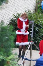 UMA THURMAN in a Santa Suit on the Set War With Grandpa in Atlanta 05/05/2017