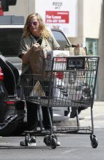 AMY POEHLER Shopping at Bristol Farms in Los Angeles 05/26/2017